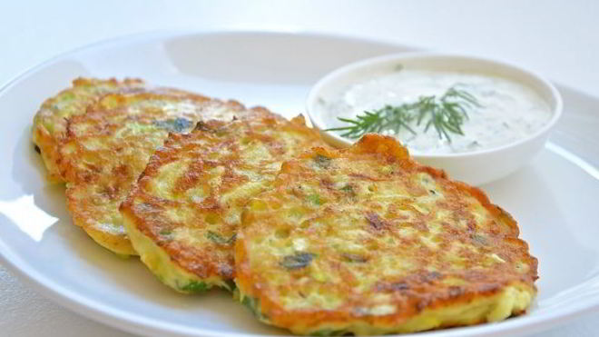 Рецепт Простые оладьи из кабачков с сыром