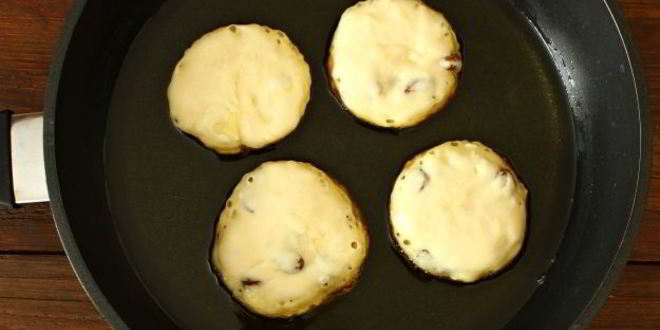 Рецепт пышные оладьи на кефире с изюмом