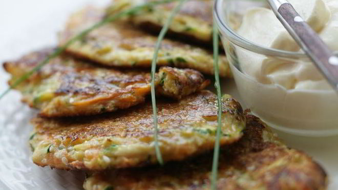 Рецепт Ржаные оладьи из кабачков с кунжутом