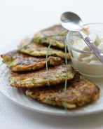 Ржаные оладьи из кабачков с кунжутом