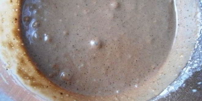 Рецепт шоколадные оладьи с ревеневым соусом