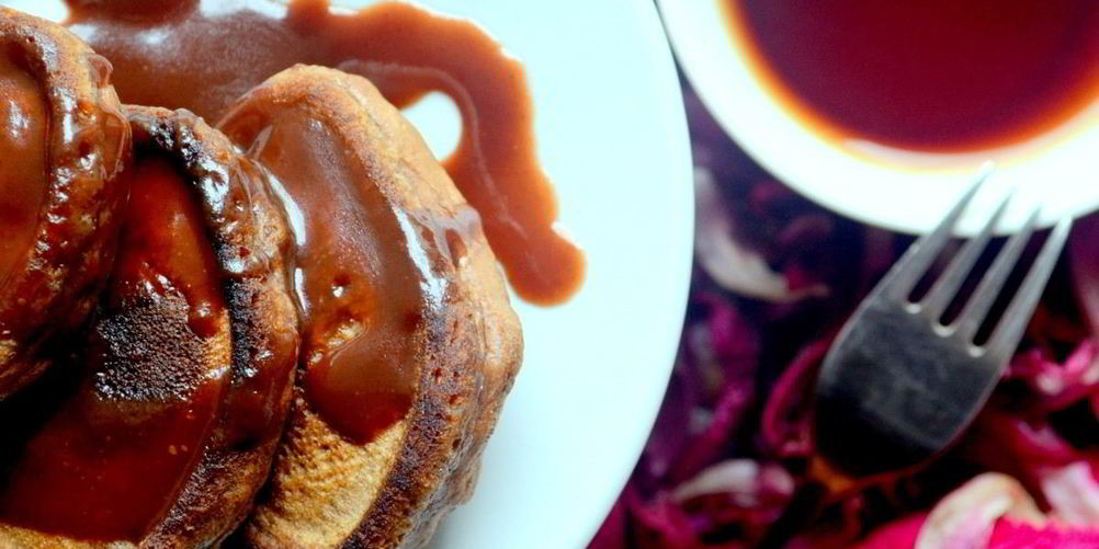 Как приготовить шоколадные оладьи с шоколадныма соусома