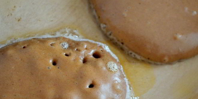 Рецепт шоколадных оладий с шоколадныма соусома