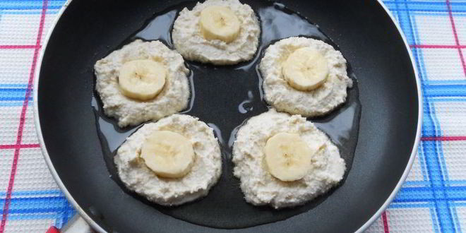 Рецепт творожные оладьи с овсянкой и бананом