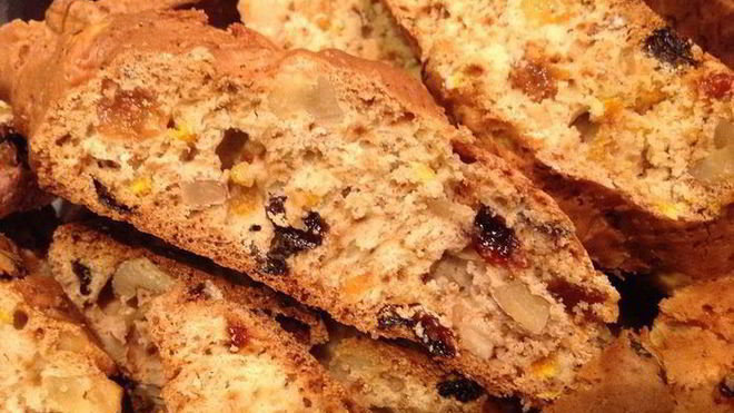 Рецепт Бискотти — печенье с орехами и изюмом