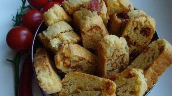 Рецепт Бискотти с пармезаном, ветчиной и перцем чили