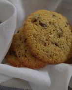 Бисквитное печенье из кукурузной муки с изюмом