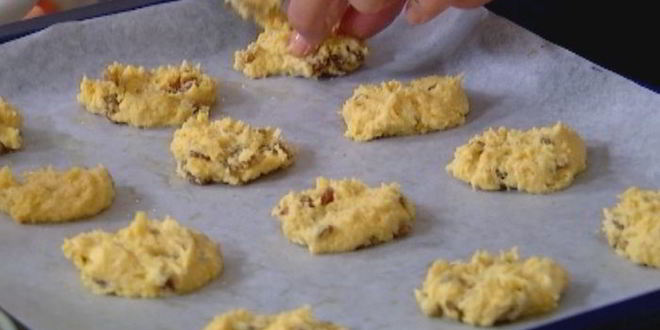 Рецепт бисквитное печенье из кукурузной муки с изюмом