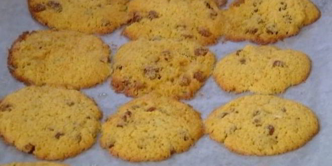 Рецепт бисквитное печенье из кукурузной муки с изюмом