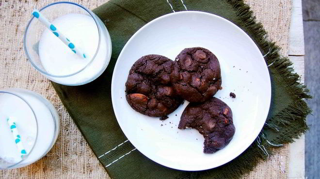 Рецепт Печенье Двойной шоколад с миндалем