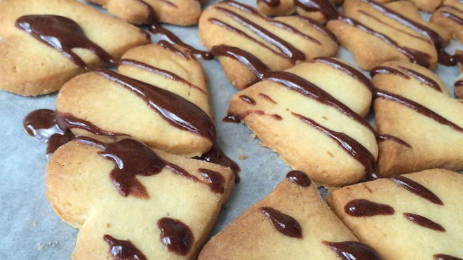 Рецепт Песочное печенье в шоколадной глазури