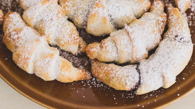 Рецепт Сдобные рогалики с повидлом