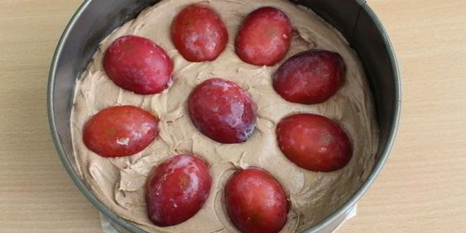 Рецепт ароматный сливовый пирог