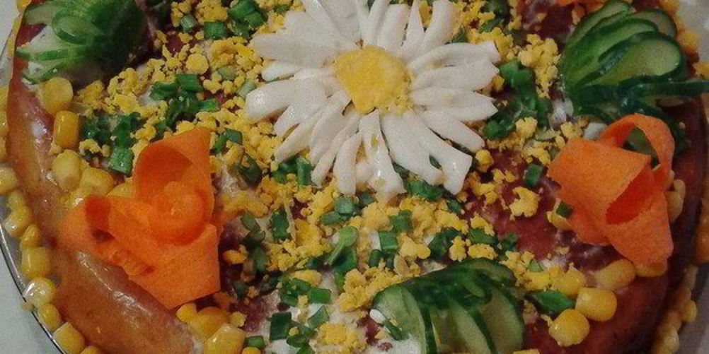 Как приготовить бисквитный пирог без яиц с курицей и сладким перцем