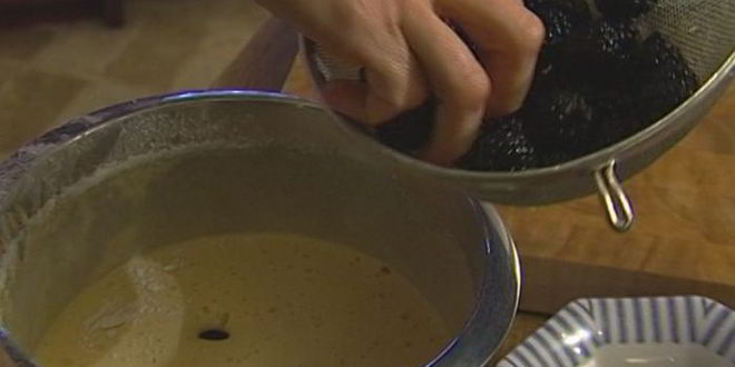 Рецепт бисквитный пирог с ежевикой и голубикой