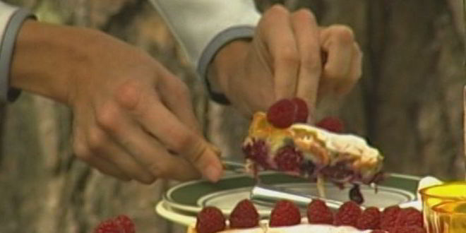 Рецепт бисквитный пирог с ежевикой и голубикой