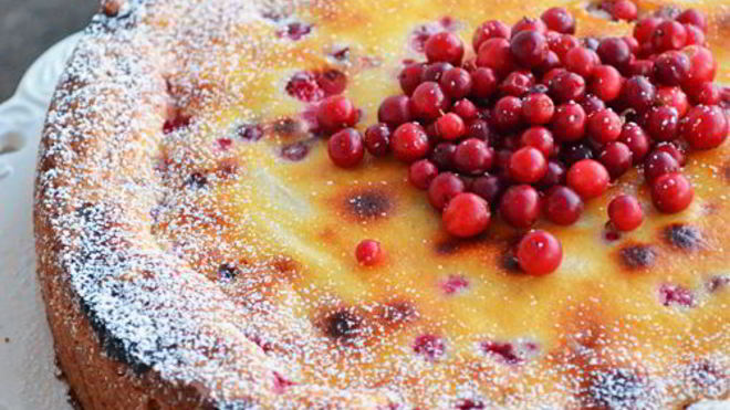 Рецепт Бруснично-яблочный пирог со сливочным сыром