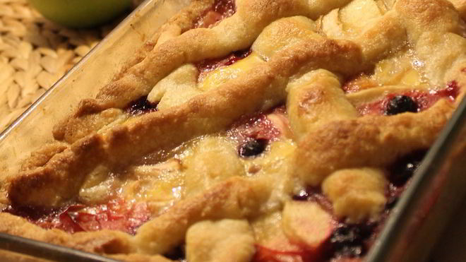 Рецепт Фруктовый пирог с яблоками и сливами