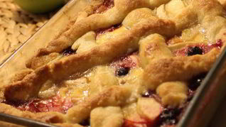 Рецепт Фруктовый пирог с яблоками и сливами