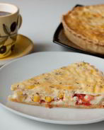 Киш с кукурузой и помидорами