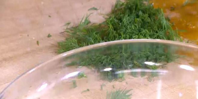 Рецепт мини-киши со шпинатом, копченой рыбой и помидорами