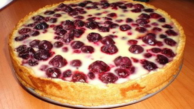 Рецепт Нежный заливной пирог с ягодами