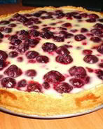 Нежный заливной пирог с ягодами