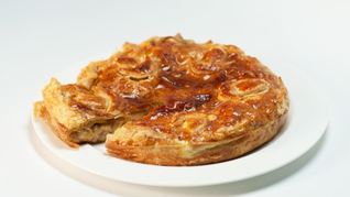 Рецепт Пирог из слоеного теста с шампиньонами