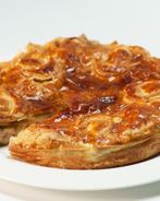 Пирог из слоеного теста с шампиньонами