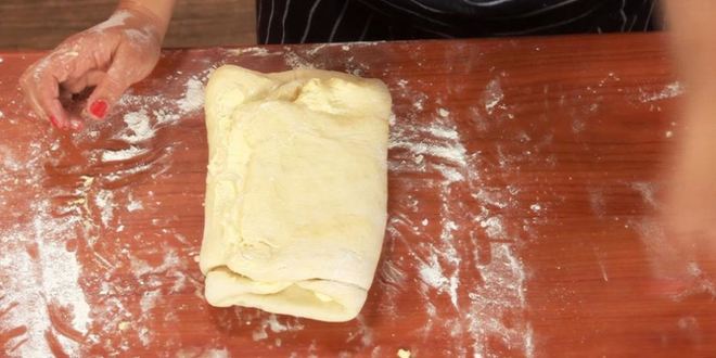 Рецепт пирог из слоеного теста с шампиньонами