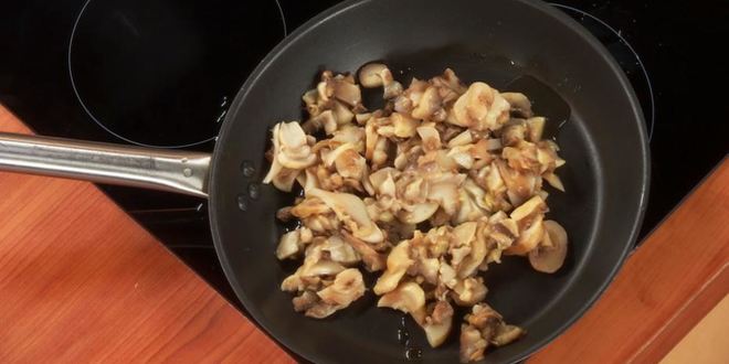 Рецепт пирог из слоеного теста с шампиньонами