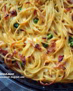 Пирог из спагетти с зеленым горошком и беконом