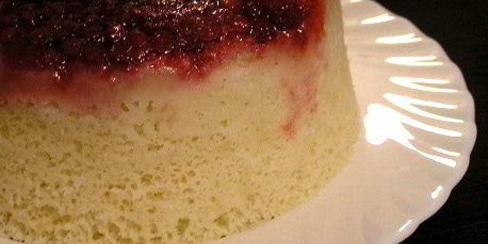 Как приготовить пирог с брусникой в микроволновке