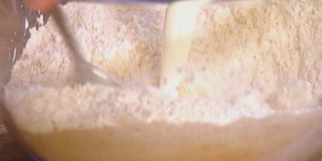 Рецепт пирог с ежевикой, имбирем и корицей