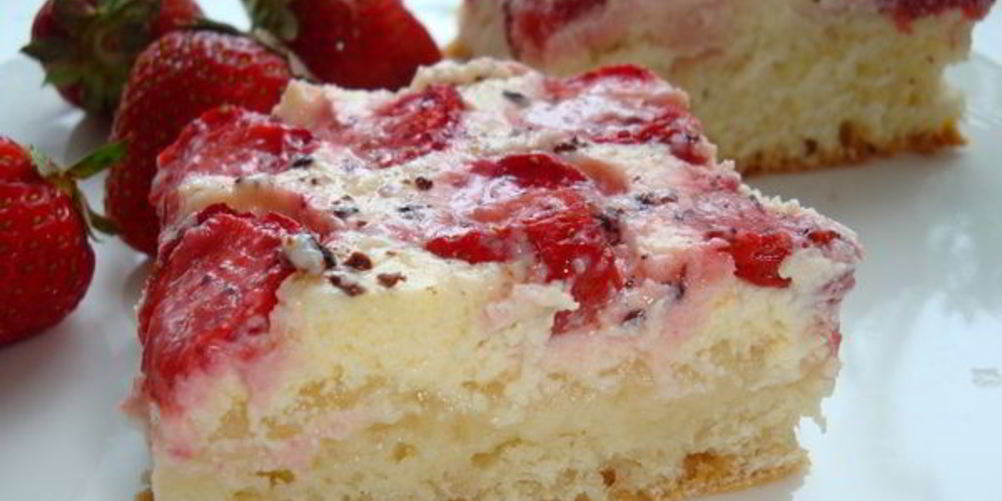 Как приготовить пирог с клубникой в сметанной заливке