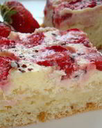 Пирог с клубникой в сметанной заливке