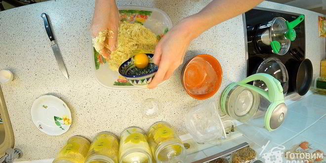 Рецепт пирог с сосисками, беконом и фасолью