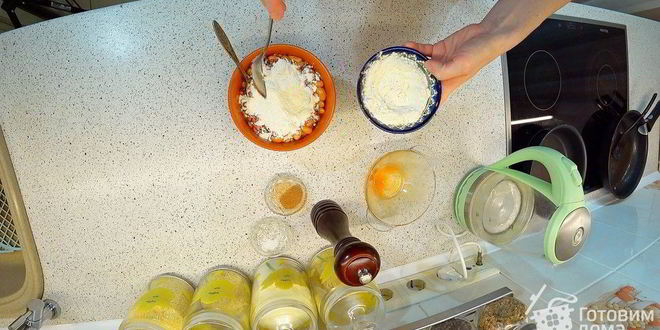 Рецепт пирог с сосисками, беконом и фасолью