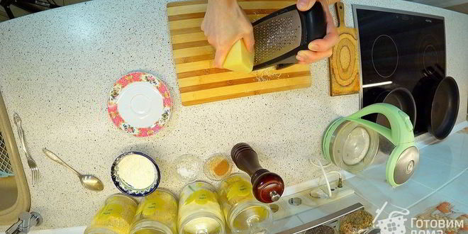 Рецепт пирог с сосисками, беконом и фасолью