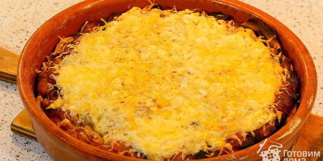 Рецепт пирог с сосисками, беконом и фасолью