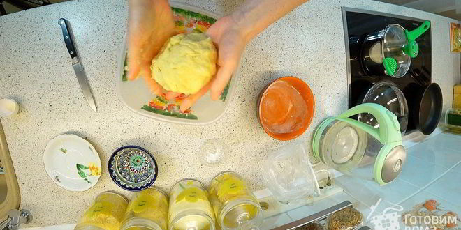 Рецепт пирог с сосисками, беконом и фасолью