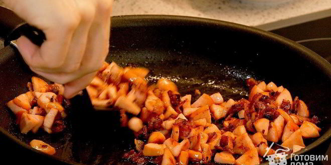 Рецепт пирог с сосисками, беконом и фасолью