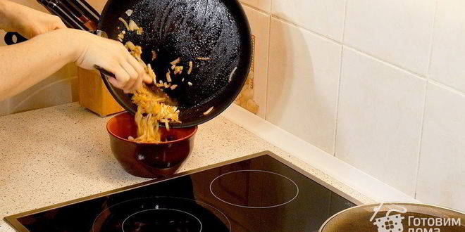 Рецепт пирог с сосисками, беконом и фасолью