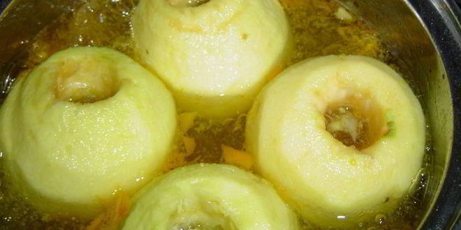 Рецепт пирог с яблоками, фаршированными марципаном и вялеными вишнями