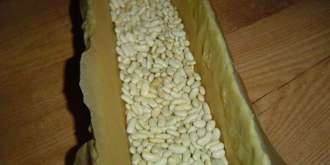 Рецепт пирог с яблоками, фаршированными марципаном и вялеными вишнями