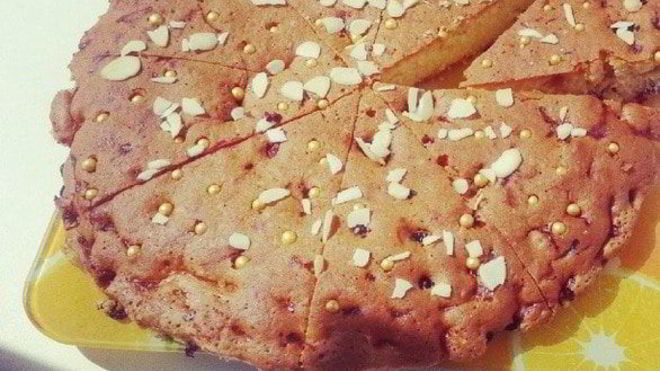 Рецепт Простой пирог с черной смородиной