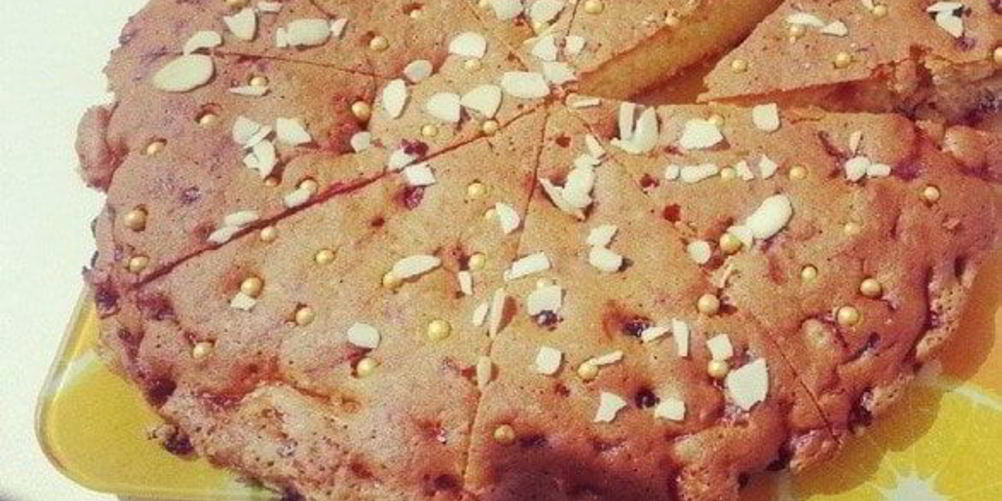 Как приготовить простой пирог с черной смородиной