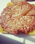 Простой пирог с черной смородиной