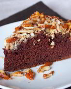 Шоколадный пирог с миндалем
