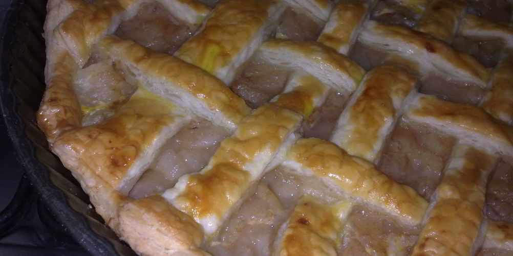 Как приготовить слоеный пирог с грушами